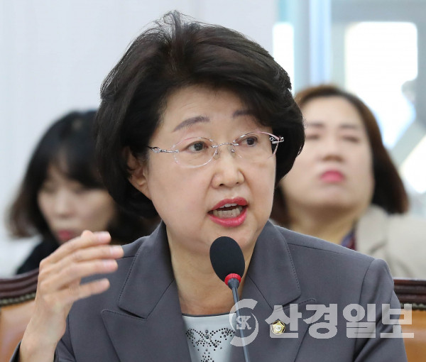 ▲ 국감질의 하는 김승희 자유한국당 의원