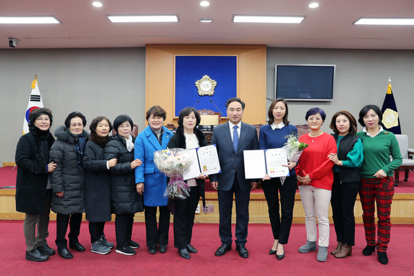 ▲ 강북구의회, 지역사회 봉사자 대상 의장 표창 수여