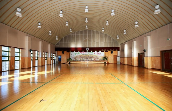 ▲ 성지초등학교 실내체육관 사진.