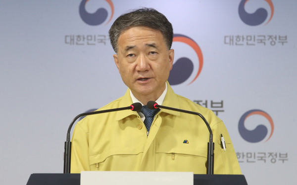 ▲ 브리핑하는 박능후 보건복지부 장관.