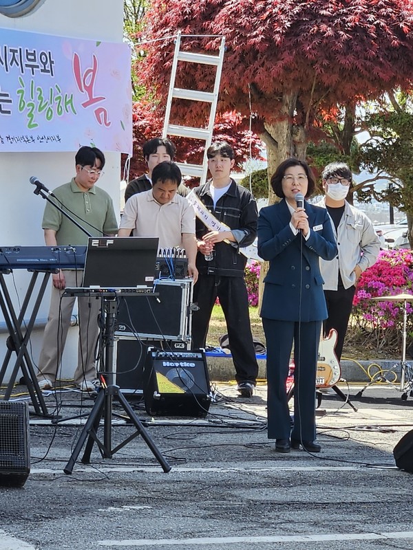 ▲ 공무원노조와 음악동호회 콜라보 공연에 참석한 김보라 안성시장 모습.