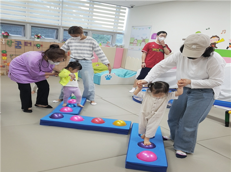 ▲ 인천시가 운영하고 있는 영유아 전용 놀이공간 아이사랑꿈터 이용 모습.