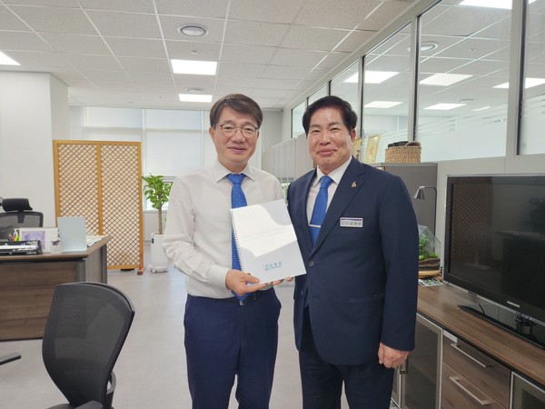 ▲ (왼쪽부터) 기획재정부 김동일 예산실장, 공영민 고흥군수.