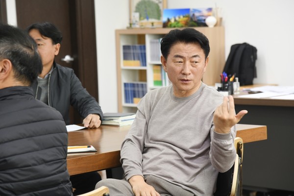 ▲ 김동근 의정부시장이 제4차 생태환경 전략회의를 주재하고 있다.